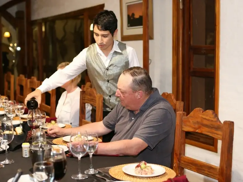 La Mota lodge dining space